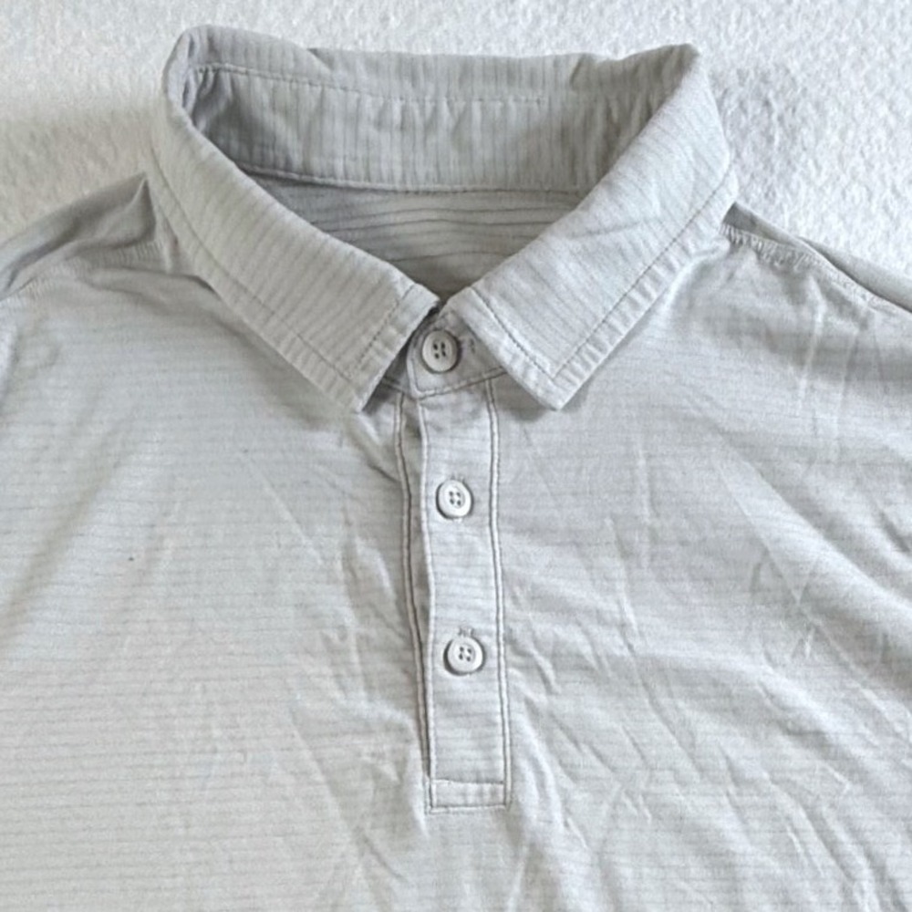 Lululemon Evolution Polo Mens Small Short Sleeve Striped Gray